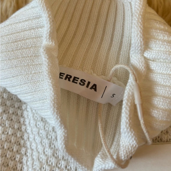 White Beresia Turtleneck - Picture 5 of 7